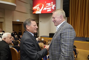 С днем рождения, комсомол!